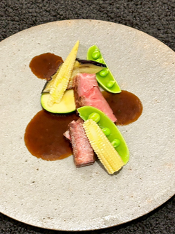 淡路牛のロースト　ごぼうの赤ワインソース