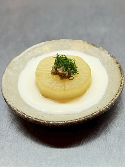 大根の洋風おでん　日本酒とお味噌のソース